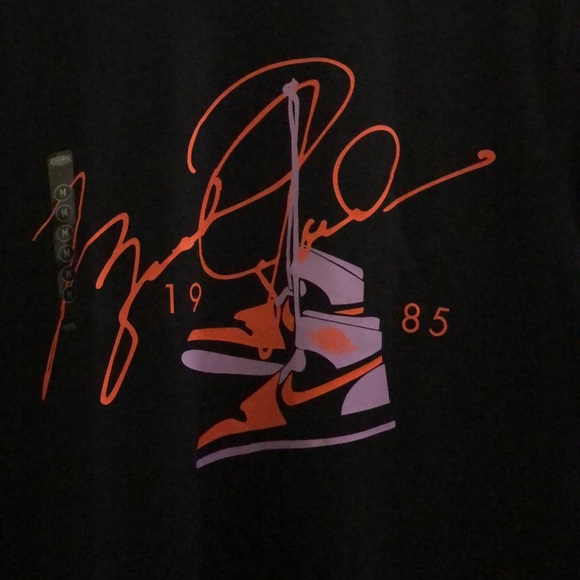 NWT Air Jordan Signature Black Tshirt w/ Design - Picture 6 of 6